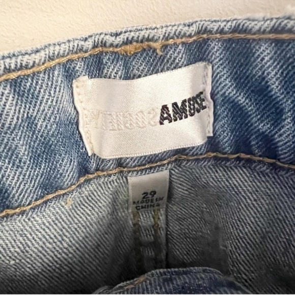 Amuse Society Stella Mid-rise Jeans Light Blue Tapered Button Fly Size 29 NEW - Picture 4 of 10